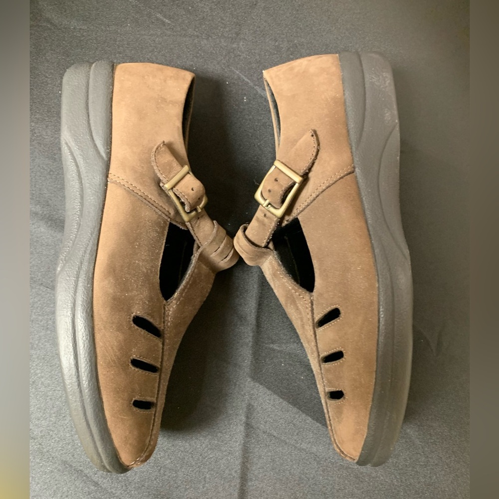 Naturalized Brown Suede Women’s Shoes.Condition Good Size 8.5 - Picture 3 of 5